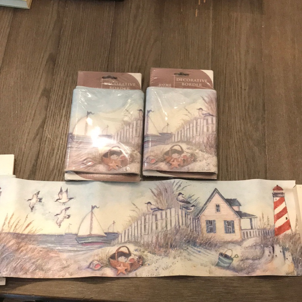 2 Seaside scene wallpaper border 30' total. Lighthouse seagulls cottage dunes
